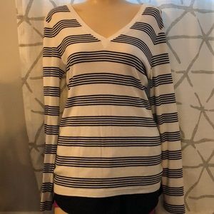 Long sleeve knit top